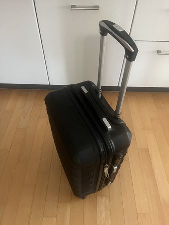 kleiner Rollkoffer