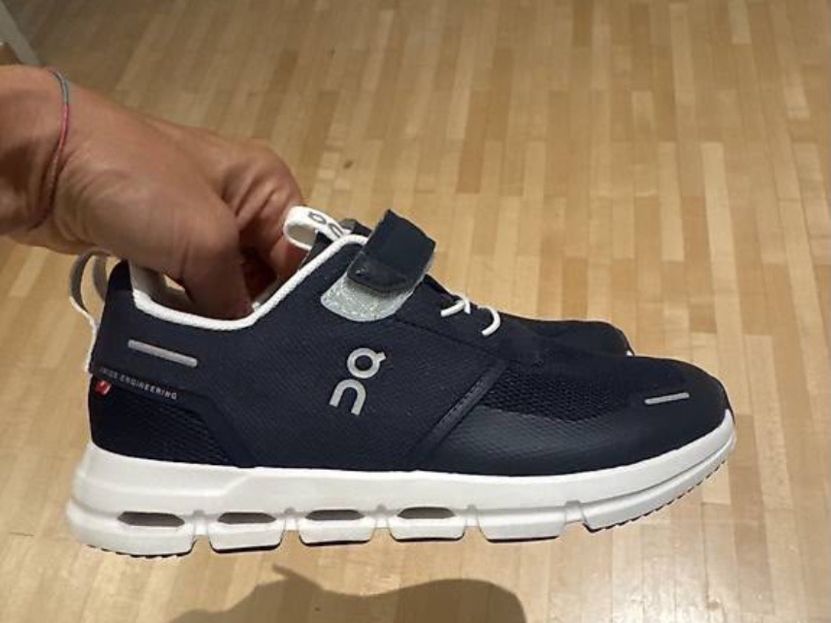 On Schuhe für Jungen: ON Cloudplay Grösse 35 ungetragen – Gebraucht aus Horgen von Hoppelhase11