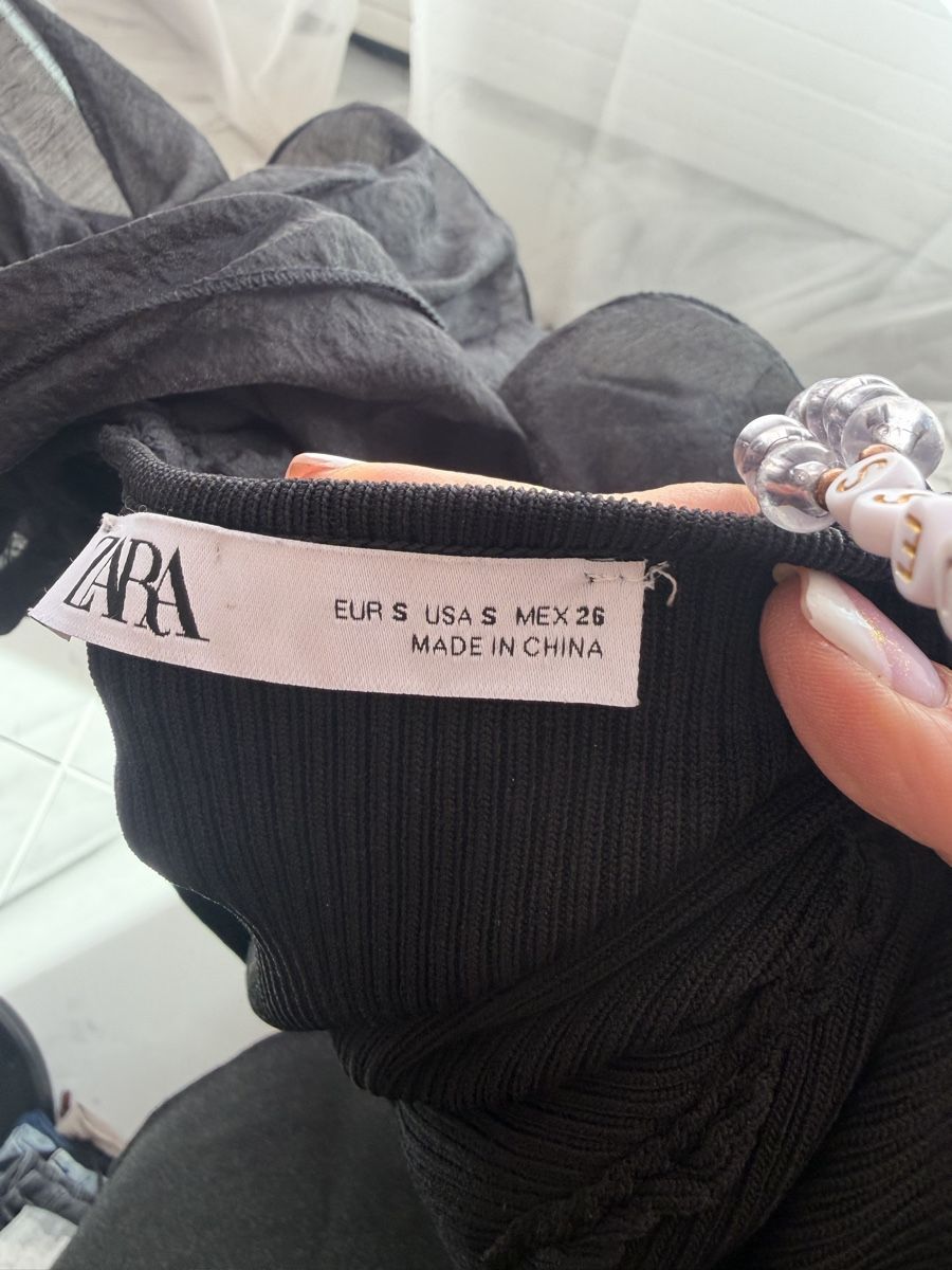 Zara Top: Schwarzer Zara Pullover mit Puffärmeln Gr. S  – Usato da Arch venduto da Aga84 3