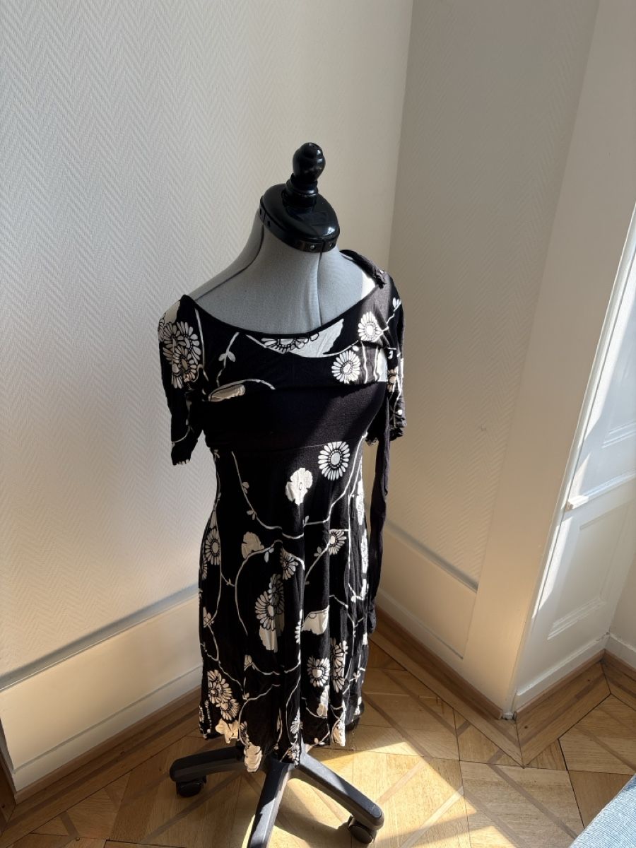 Vestiti: Robe courte floral noir blanc taille XS  – Usato da Genève venduto da fan_5n8s