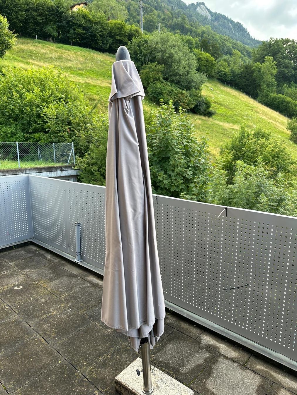 Ombrelloni: Sonnenschirm inkl. Sockel – Usato da Meiringen venduto da cor_lz6y 4