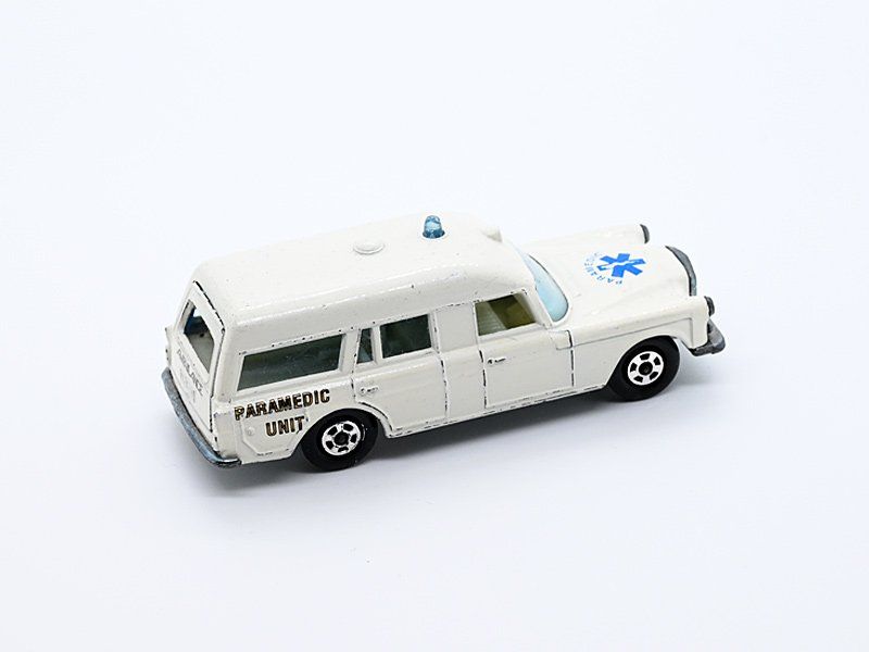 Matchbox Modellini d'auto: Matchbox Lesney No.3  MERCEDES "BINZ" AMBULANCE CODE3 ? – Usato da Zufikon venduto da MatchboxCorner 1