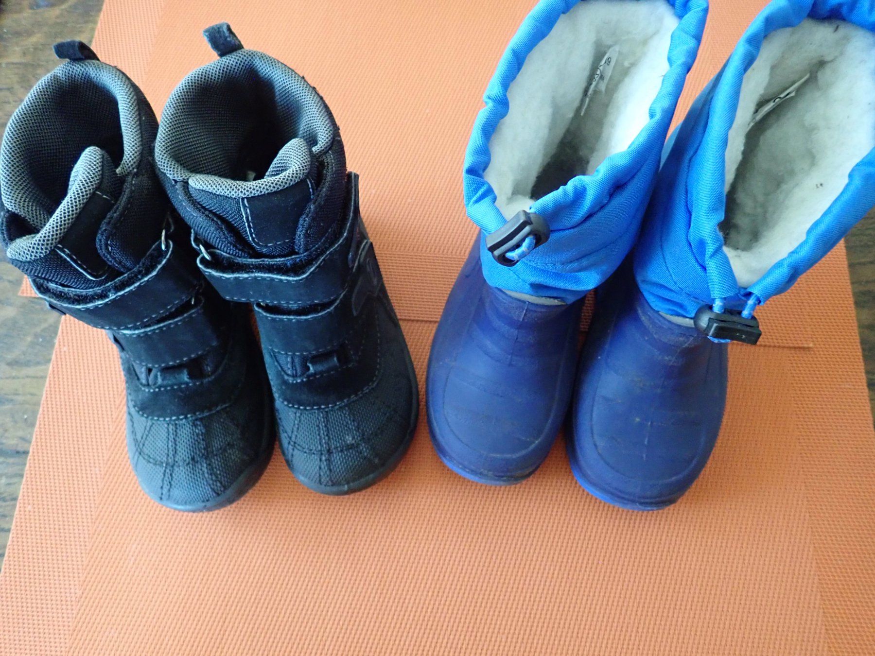 Schuhe für Jungen: Bottes d'hiver pointure 24 – Neu (gemäss Beschreibung) aus Petit-Lancy von camping_car