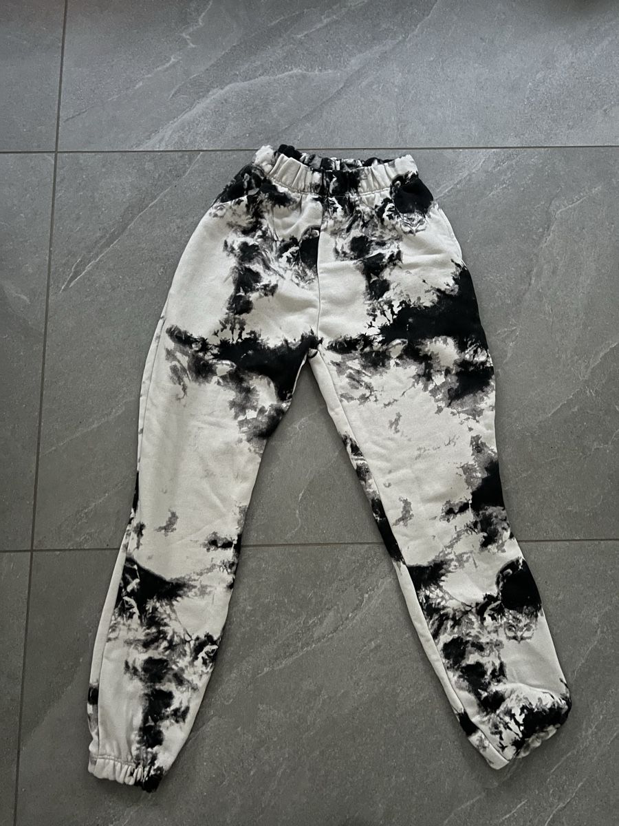 Pull&Bear Pantaloni: Pantaloni Pull&Bear tie-dye taglia M nuovi – Nuovo (secondo la descrizione) da Cadempino venduto da sar_2kkv 1