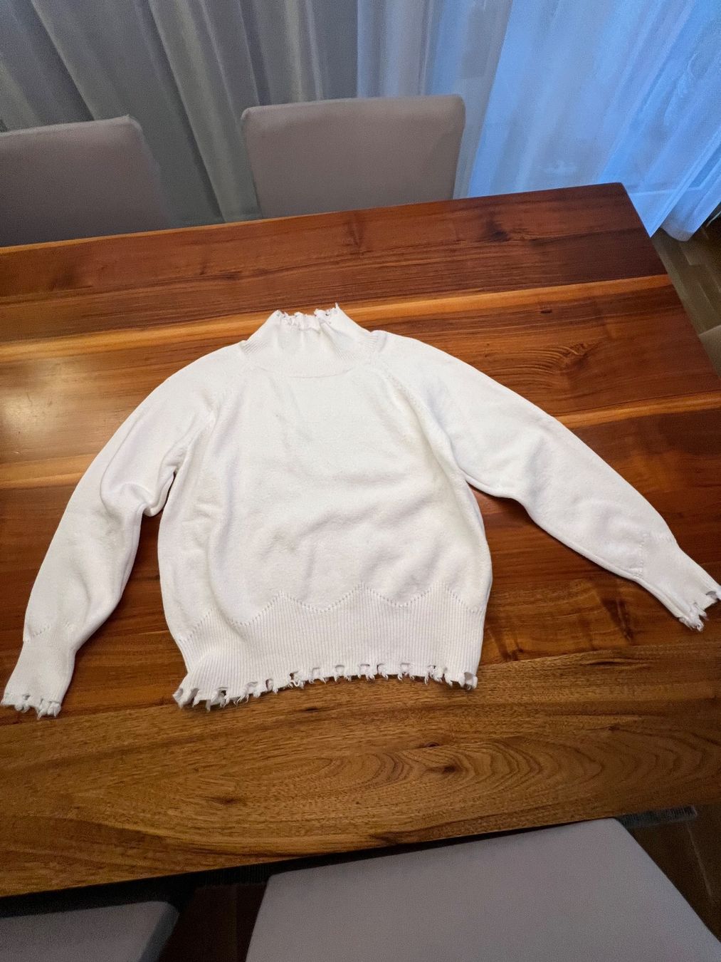 Maglioni & Felpe: Weisser Damenpullover mit Fransensaum - Grösse S – Usato da Baar venduto da bili08