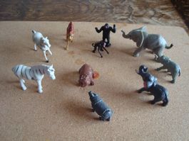 Lot de petits animaux en plastique