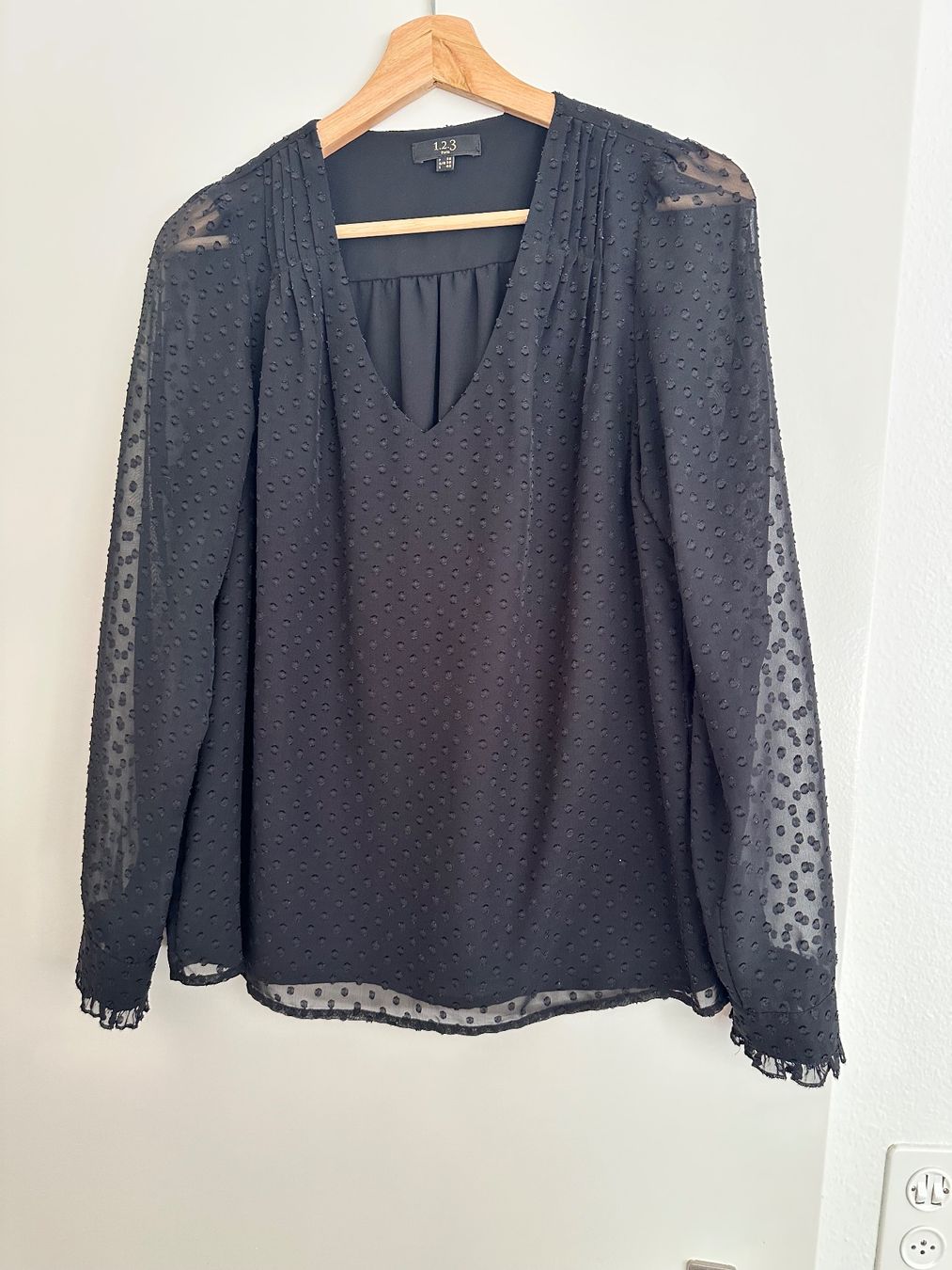 Maison 123 Top: Elegante schwarze Bluse V-Ausschnitt Gr.36 – Usato da Adliswil venduto da kik_9xns