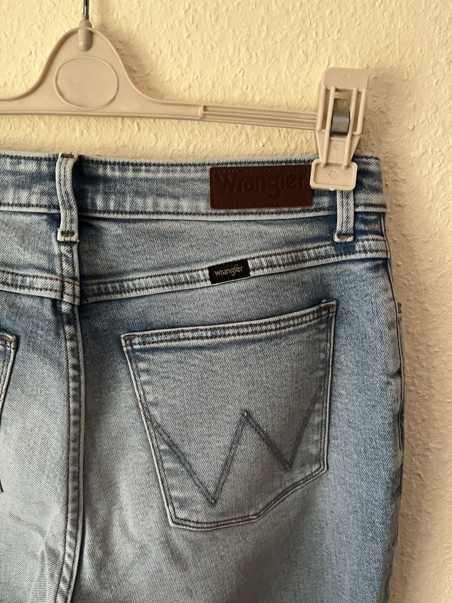 Wrangler Jeans: Jean Wrangler Flare Taille Haute (Prototype) – Nuovo (secondo la descrizione) da Petit-Lancy venduto da phikipi 7