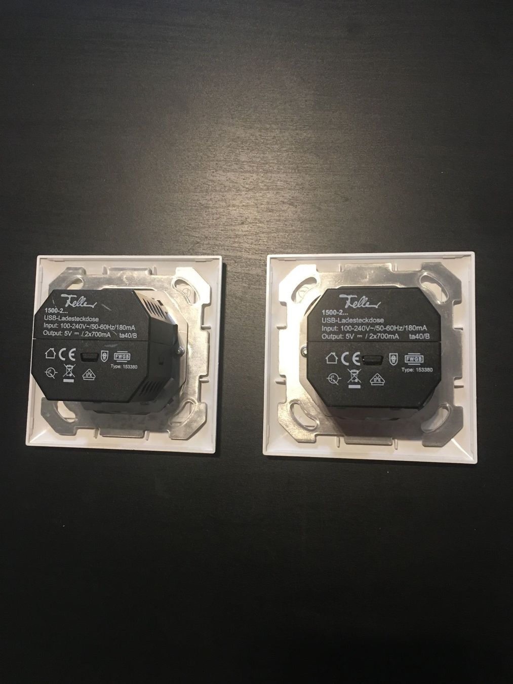 Feller Spine: Feller 2 Stk. USB - Ladesteckdosen – Usato da Lichtensteig venduto da gregi44 1