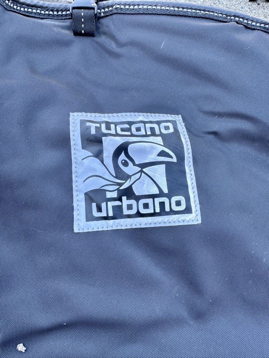 Tucano Urbano Couvertures: Tucano Urbano Beinabdeckung  – D'occasion à Beringen par Nuoto 1