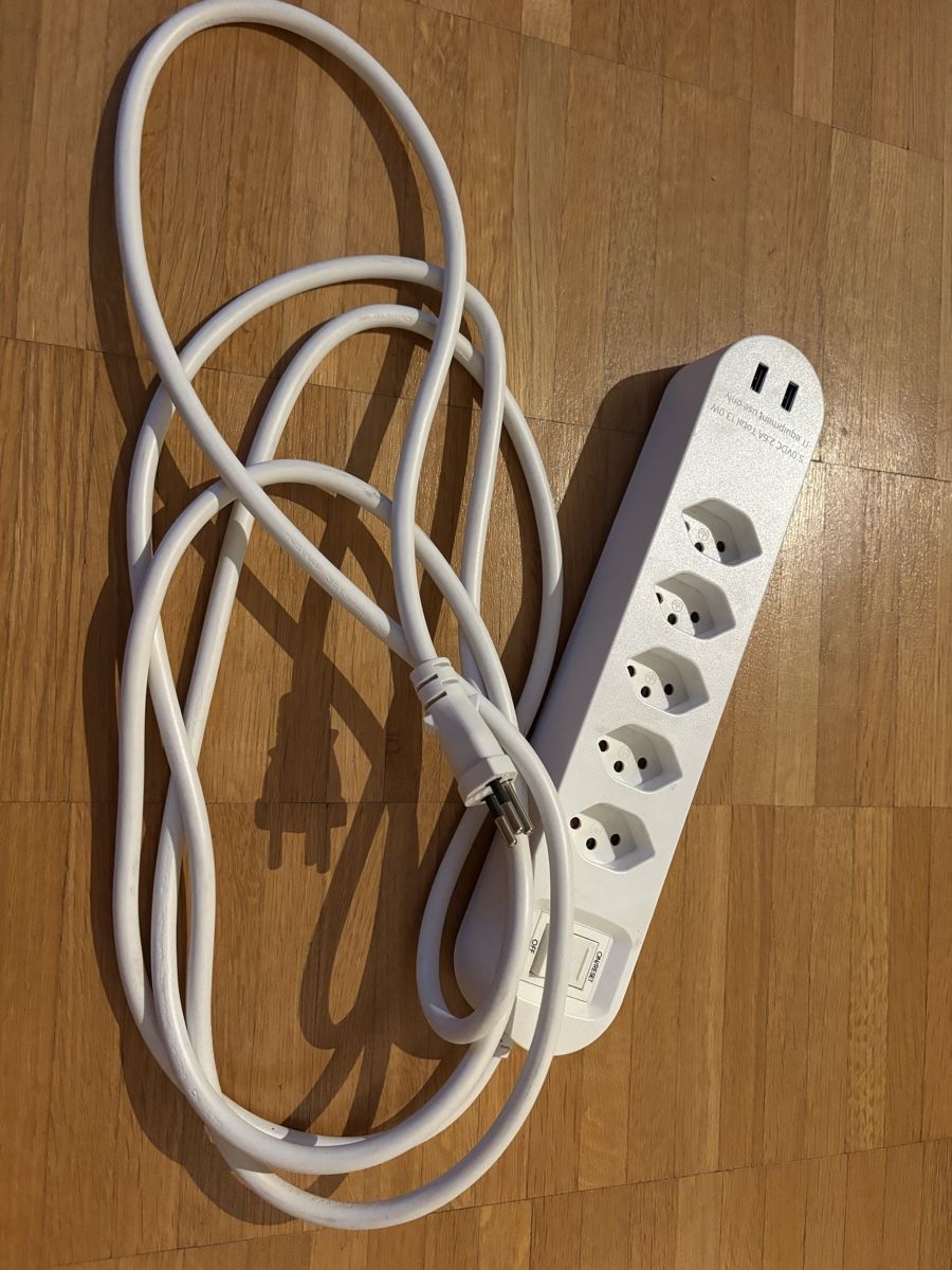 Ikea Spine: IKEA KOPPLA 6-way power strip with switch, grounded – Usato da Zürich venduto da beg_c6l2 1