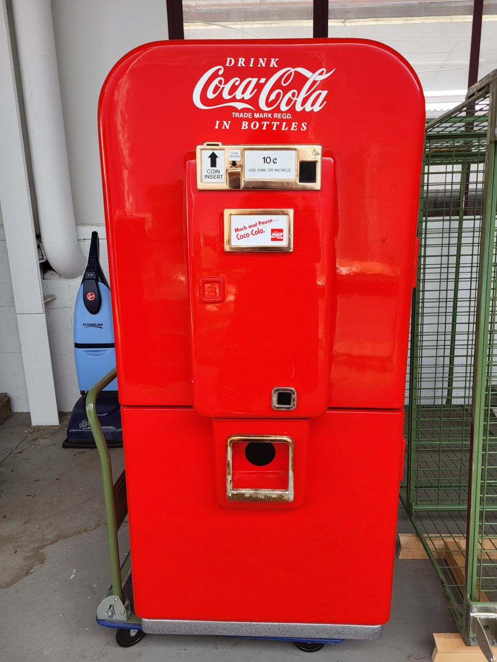 Armadi: Coca Cola Schrank mit Flaschen – Usato da Diessenhofen venduto da Osio