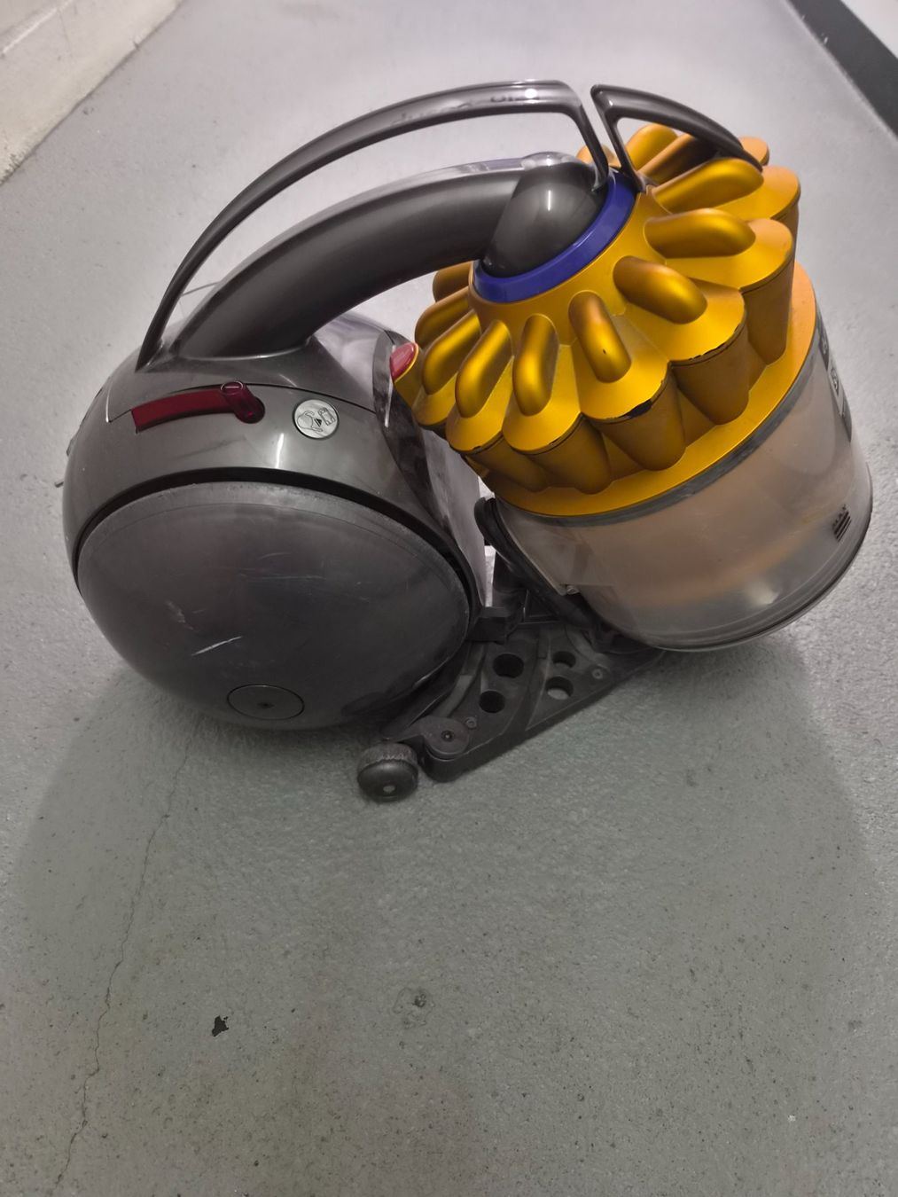Dyson Staubsauger & Zubehör: Dyson Ball DC 37 Origin plus Staubsauger – Gebraucht aus Domat Ems von tchnesa