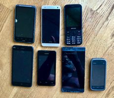 7X  Smart Handys  zum Verkaufen als defekt fur ersatzteilen.
