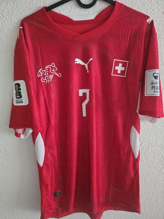Fussballtrikot Schweiz Grösse xl  eher klein geschnitten