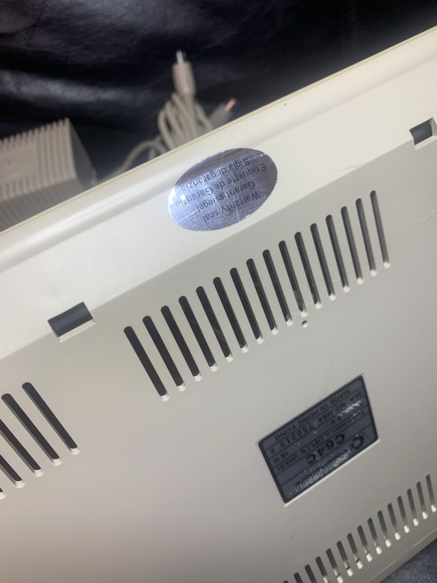 Commodore PCs: Commodore 64 – Gebraucht aus Basel von  3