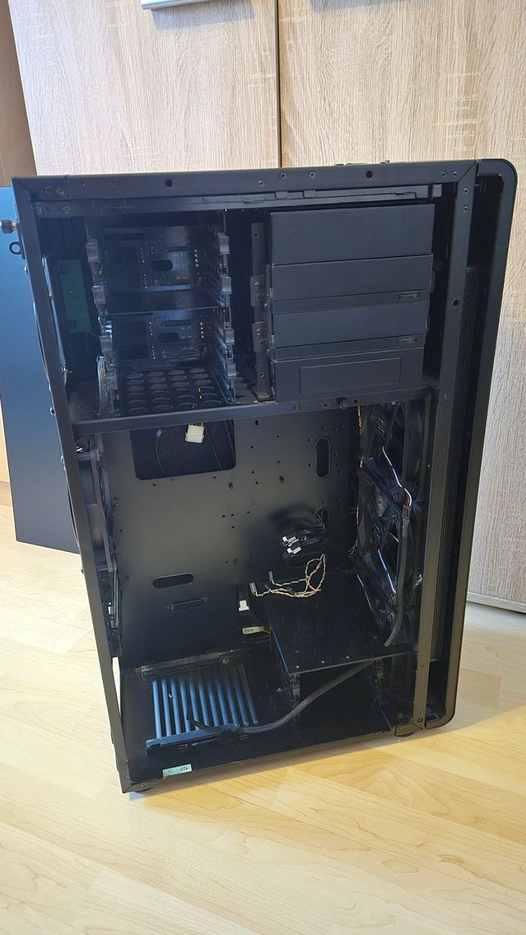 Lian Li Custodie: LIAN LI PC-X2000F Aluminium PC-Gehäuse – Usato da Bern venduto da Rafftnix 4