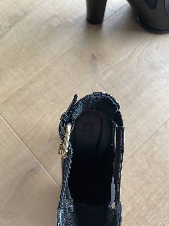 Scarpe da donna: Navyboot Stiefeletten Gr.39 neuwertig – Usato da Meisterschwanden venduto da jil_8rtq 1