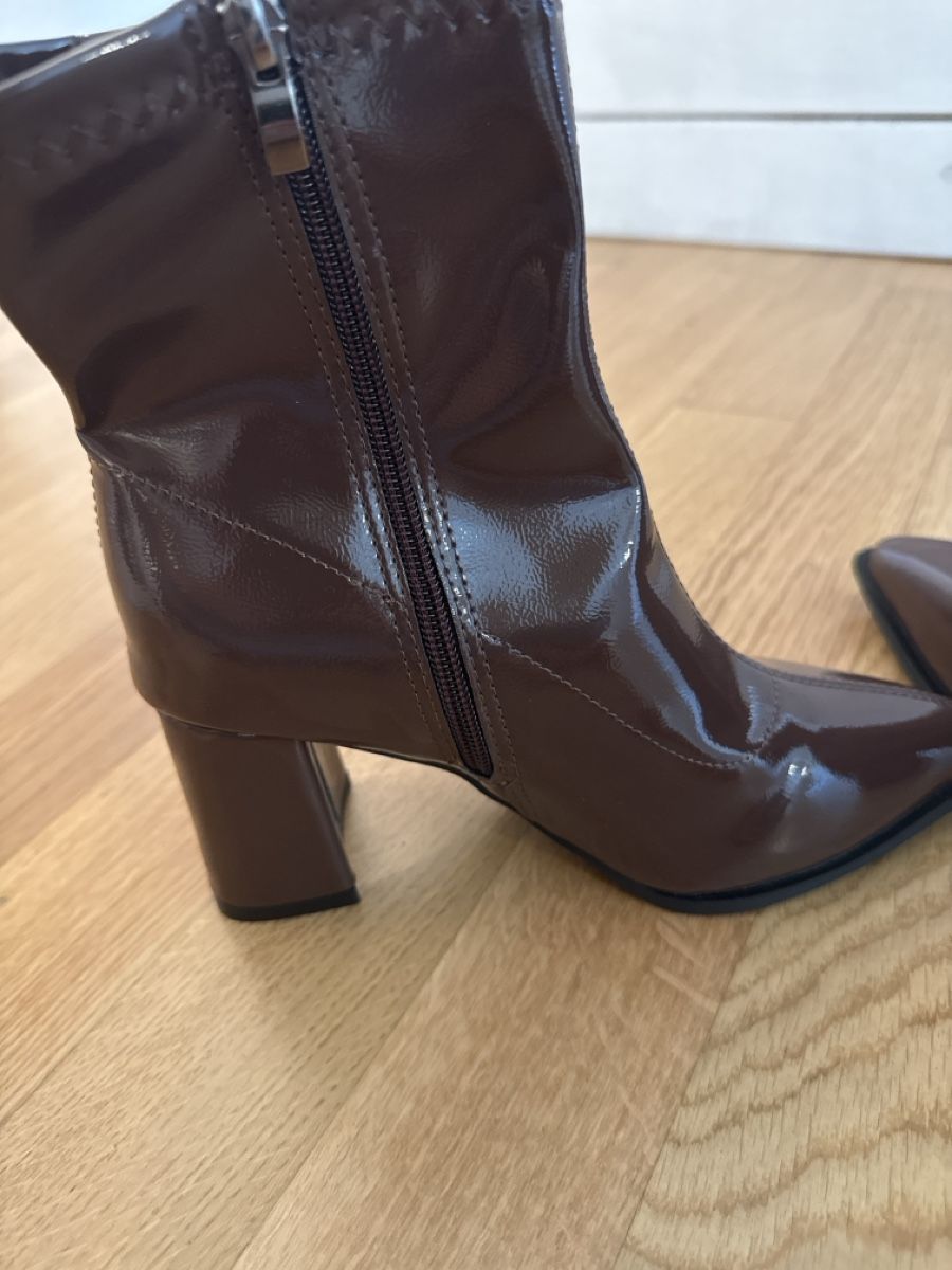 Scarpe da donna: Stiefel Lackleder braun – Nuovo (secondo la descrizione) da Uster venduto da Marciii 1
