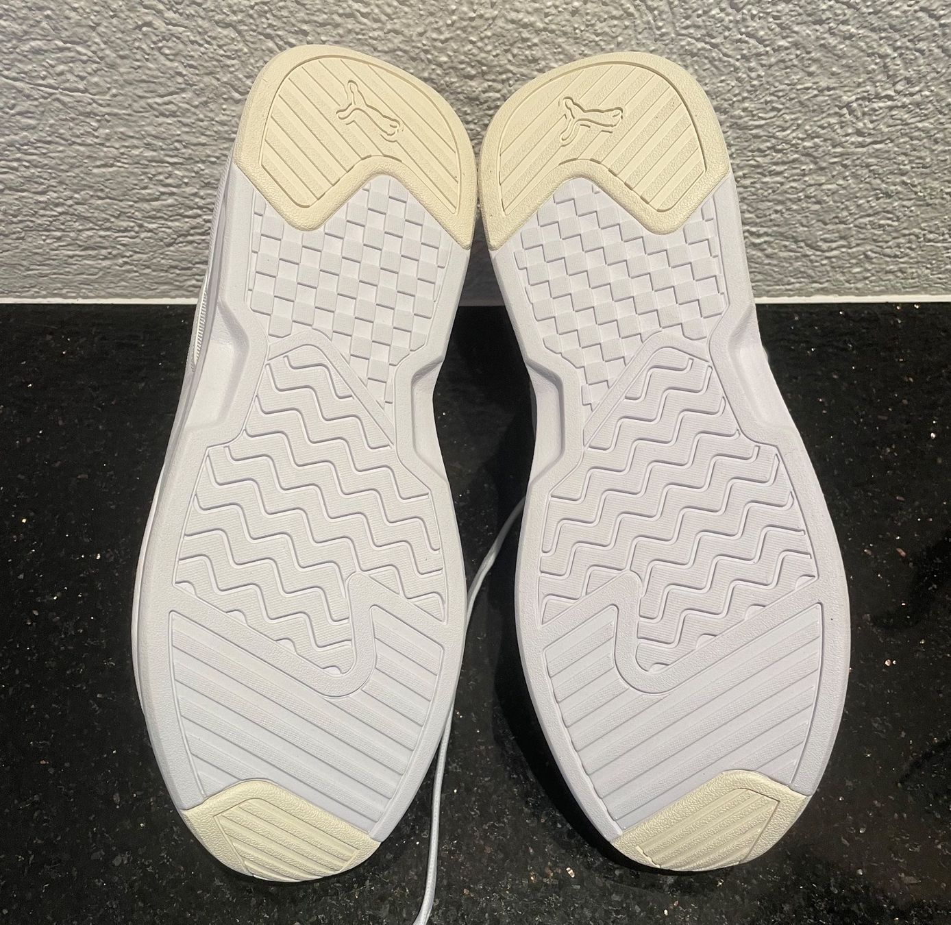 Puma Scarpe da donna: Tolle Puma Sneaker, X-Ray Speed, Grösse 40 – Nuovo (secondo la descrizione) da Niederweningen venduto da baghirac 6