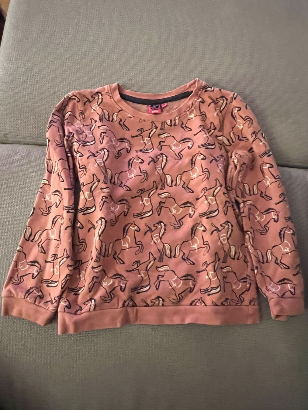 Pullover & Sweatshirts: Pullover 122 – Gebraucht aus Thun von Siladi
