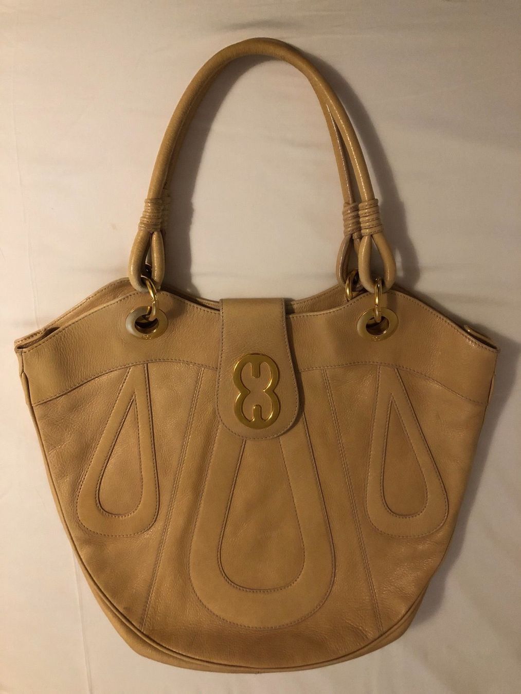 Escada Taschen für Damen: ESCADA LARGE BAG – Defekt aus Zürich von Yanches