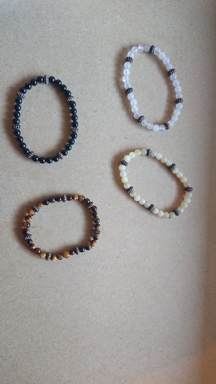 Armbänder & -reifen: Armband Set 4 Stk. Tigerauge usw – Gebraucht aus Chur von FreakofRarity