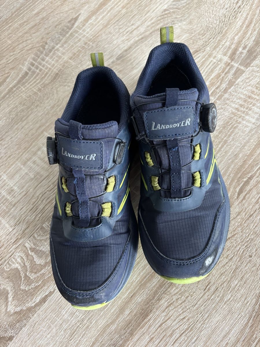 Schuhe für Jungen: Trekkingschuhe Gr 35 – Gebraucht aus Ebikon von Regipe