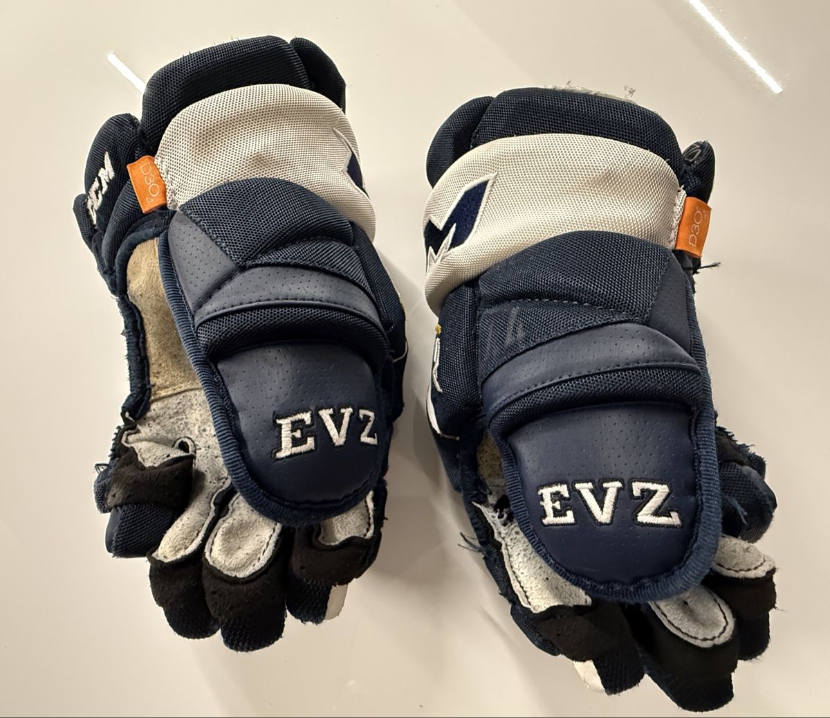 Ccm Handschuhe & Handstulpen: EVZ CCM Eishockey Handschuhe, Grösse 13 – Gebraucht aus Schwyz von Aasterix 1