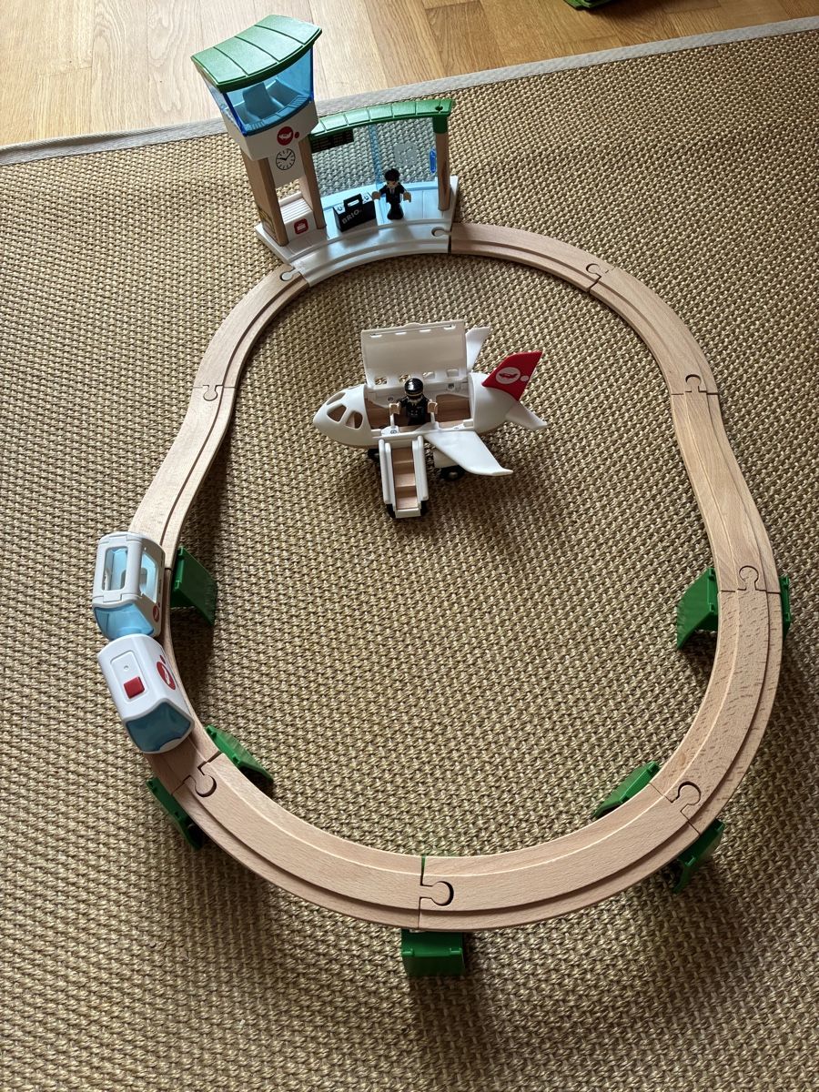 Brio Giocattoli: Brio Airport Monorail Set 33301 – Usato da Lucens venduto da metaD