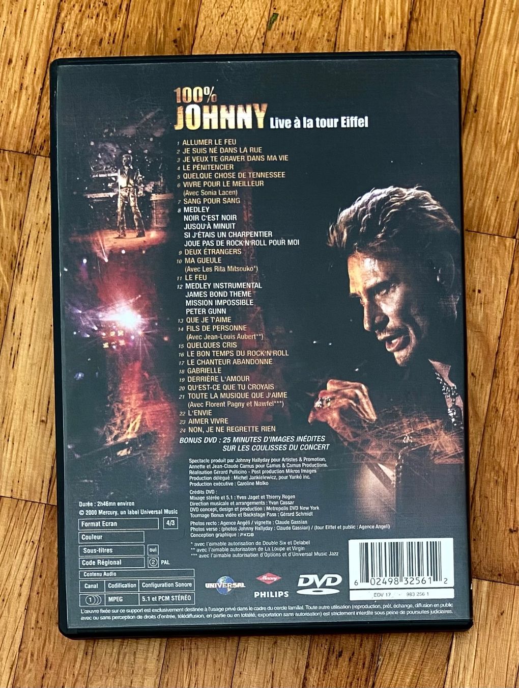 Tutti i DVDs: 100% Johnny Hallyday Live à la tour Eiffel – Usato da Luzern venduto da Lycka 1