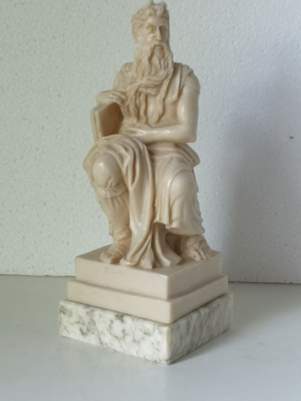 Statuette: Vintage Santini Marmor Mose-Figur – Usato da Bern venduto da Yunkom 1