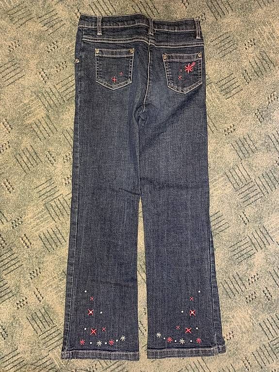 Hosen: Mädchenjeans mit Stickereien – Gebraucht aus Zürich von lil_xr6x 1