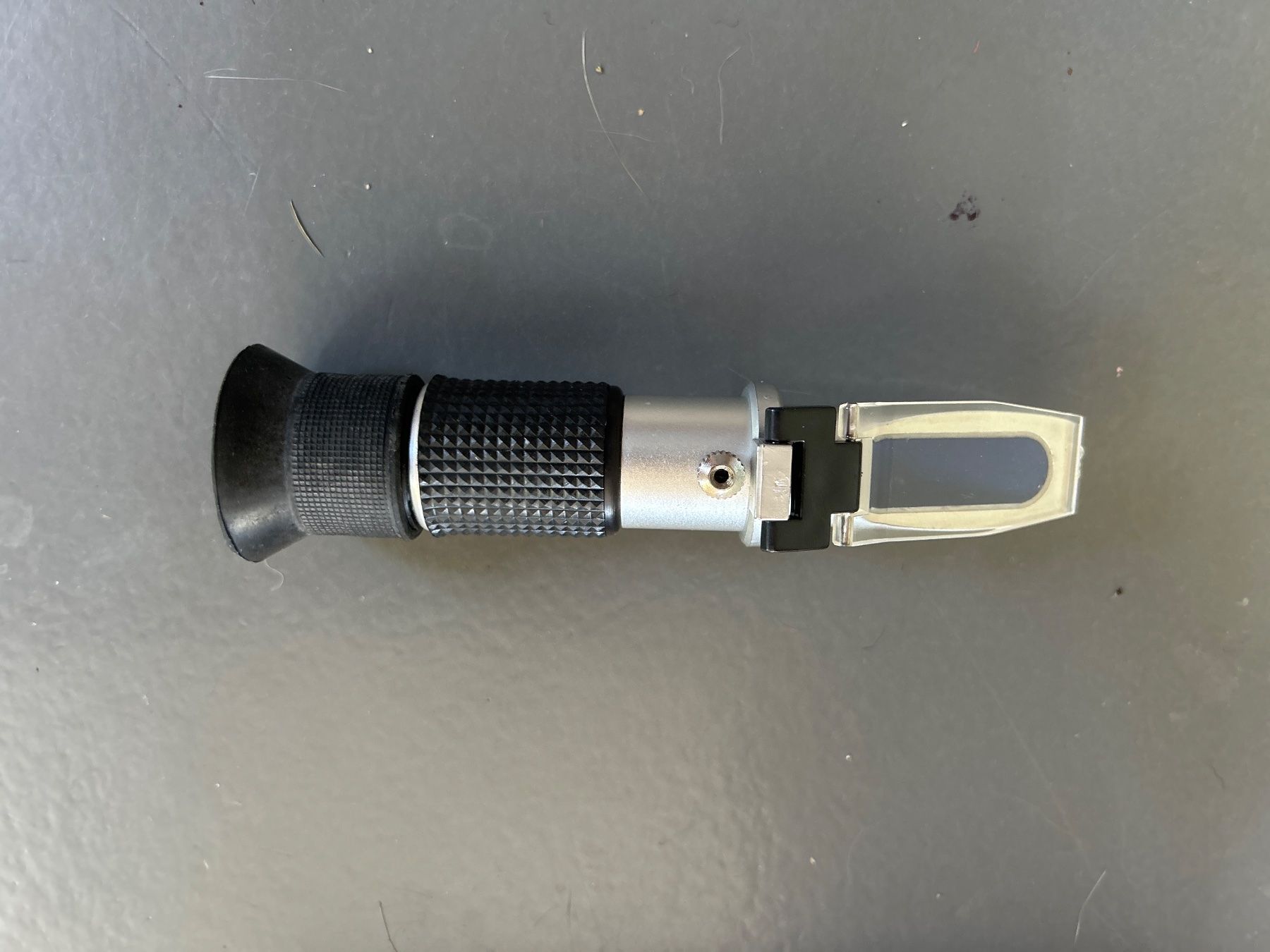 Misurare: Handheld Refraktometer RHB-40ATC mit Zubehoer – Usato da Küttigen venduto da skalop24