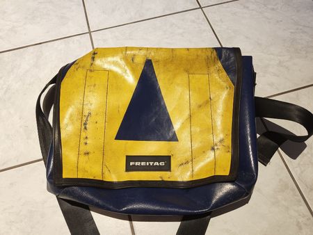 Freitag G5.1 Umhängetasche blau gelb