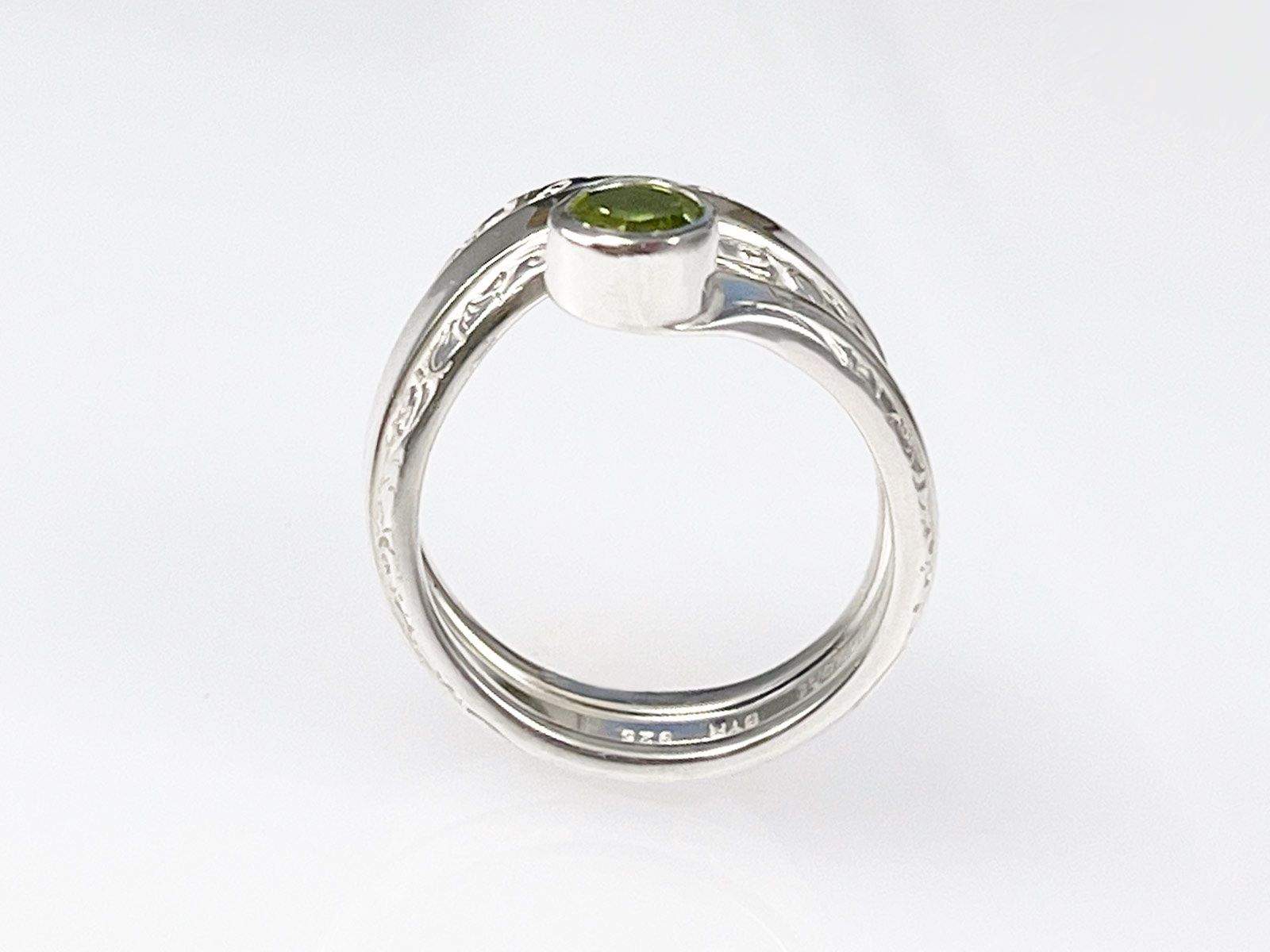 Ringe: Offener Silberring (Silber 925) mit facettiertem Peridot – Neu und originalverpackt aus Meilen von Byrd-bijoux 5