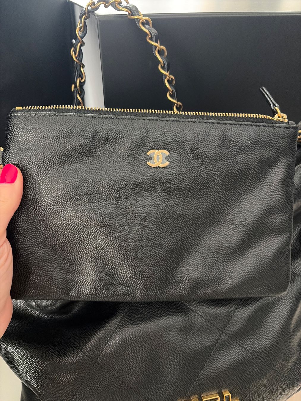 Chanel Taschen für Damen: Chanel 22 Schwarz caviar Leder small – Neu und originalverpackt aus Zürich von Loveluxery 3