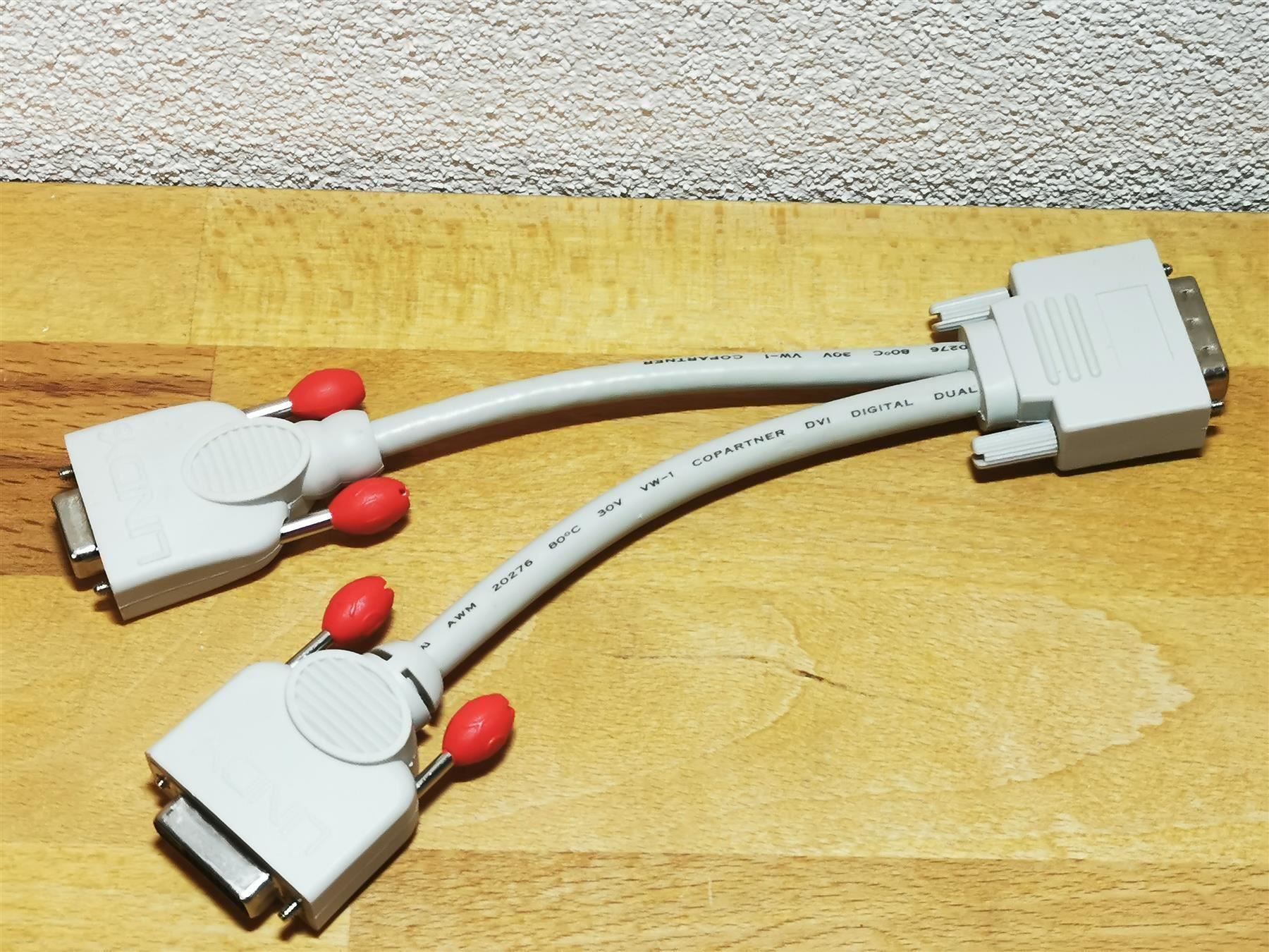 Laufwerke & Adapter: DVI-I zu DVI-D + VGA Splitter Kabel – Gebraucht aus Buchs ZH von Sutoris