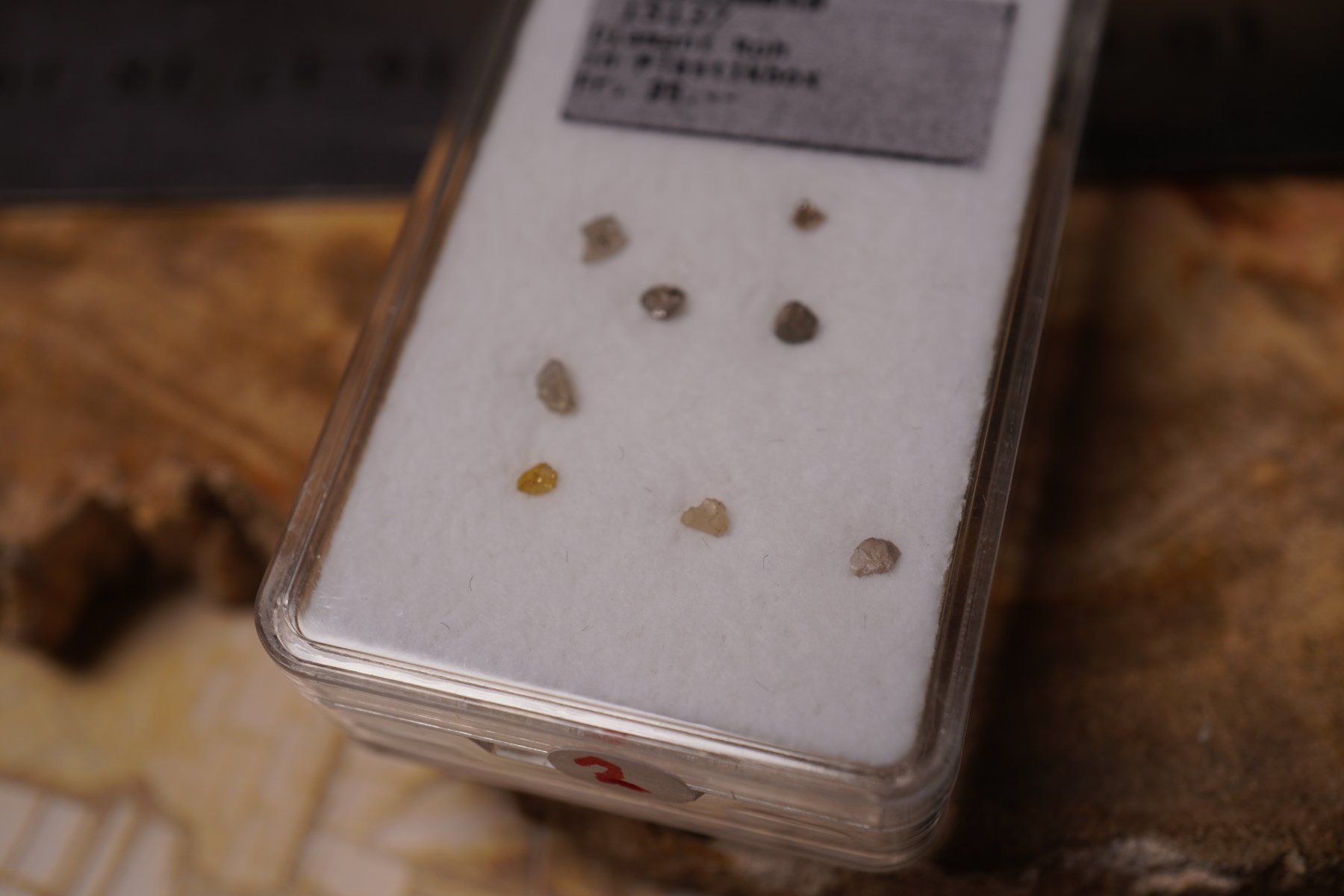 Mineralien & Heilsteine: Roh Diamanten Lot   in Plastikbox no2 – Neu und originalverpackt aus Eschenbach SG von topstone
