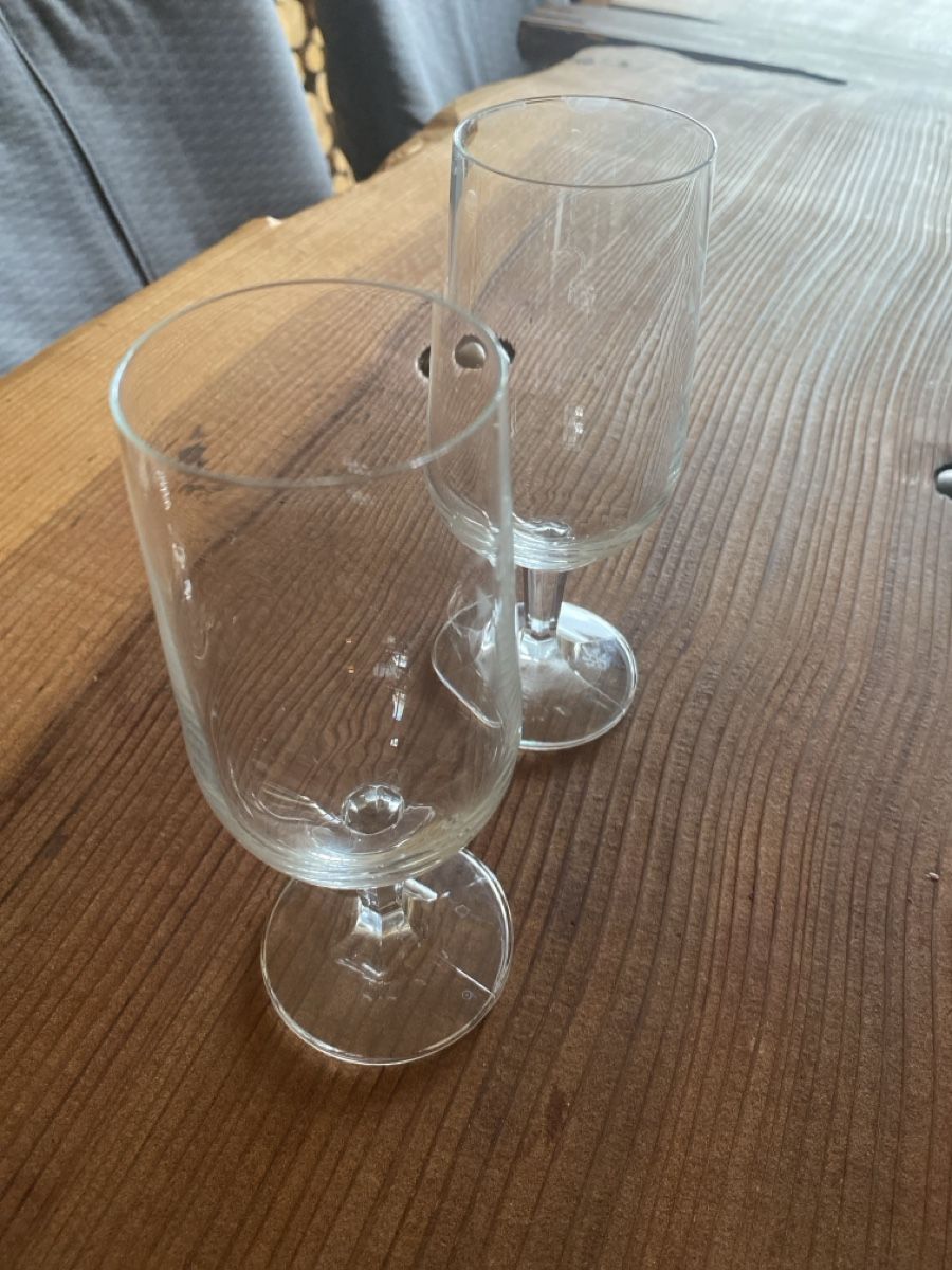 Gläser: Zwei Weingläser 0.2 Liter – Gebraucht aus Wettingen von vpr_9gz6 1