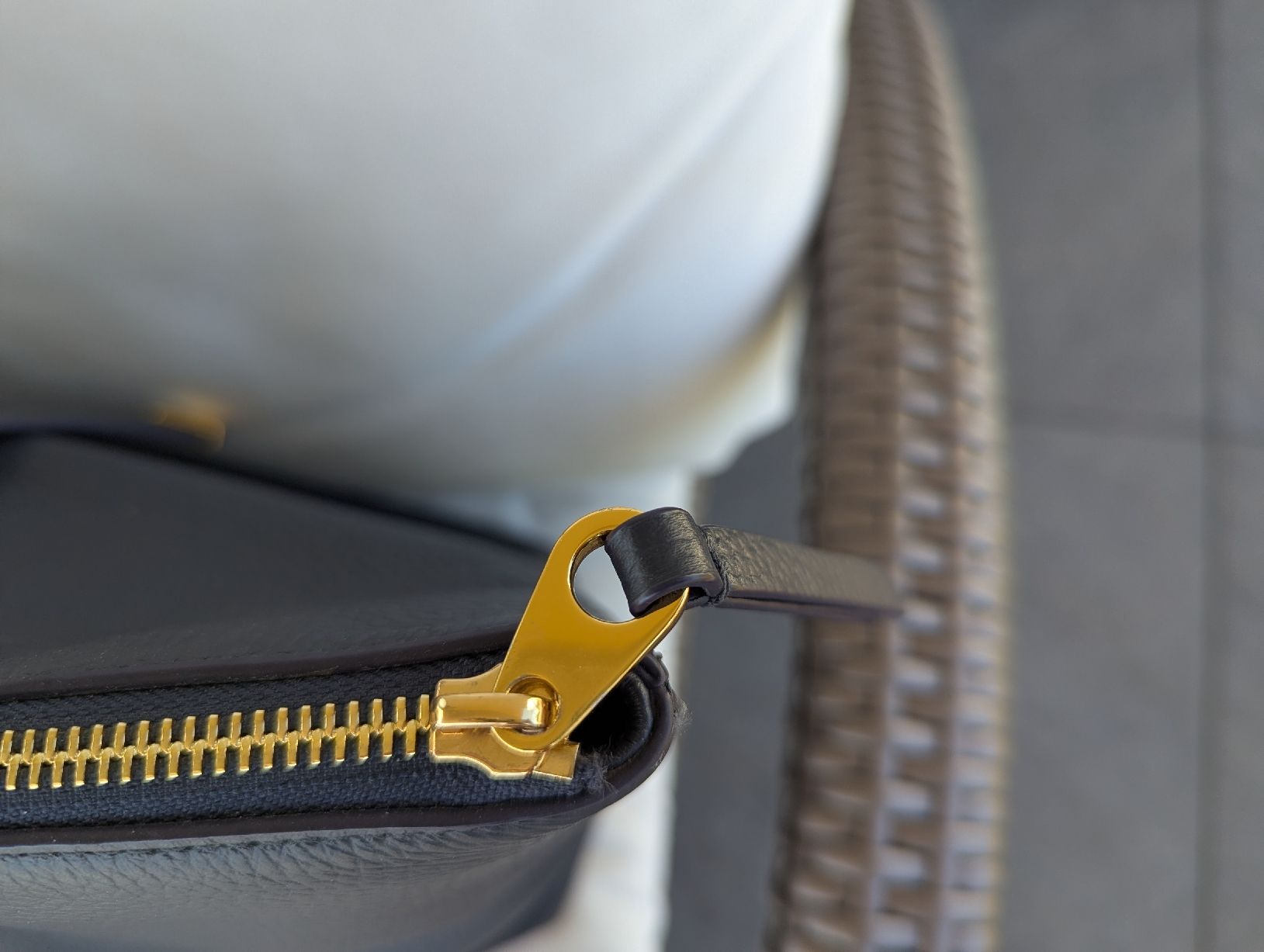 Coccinelle Taschen für Damen: COCCINELLE Tasche Leder – Gebraucht aus Seengen von sam_x5tk 4