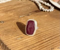 Schöner Ring mit Rubin