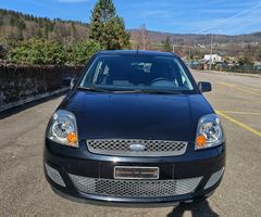 Ford Fiesta 1.4 Kleinwagen schwarz 5-türig guter Zustand