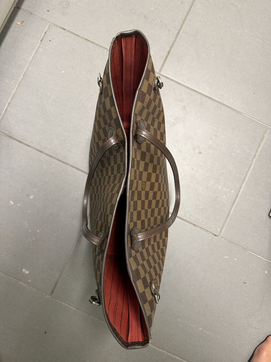 Louis Vuitton Taschen für Damen: Louis Vuitton Neverfull MM, gebraucht mit Gebrauchsspuren. – Gebraucht aus Stäfa von buecher10 7