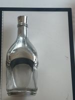 Dekorative Flasche mit Metallapplikation (I7)