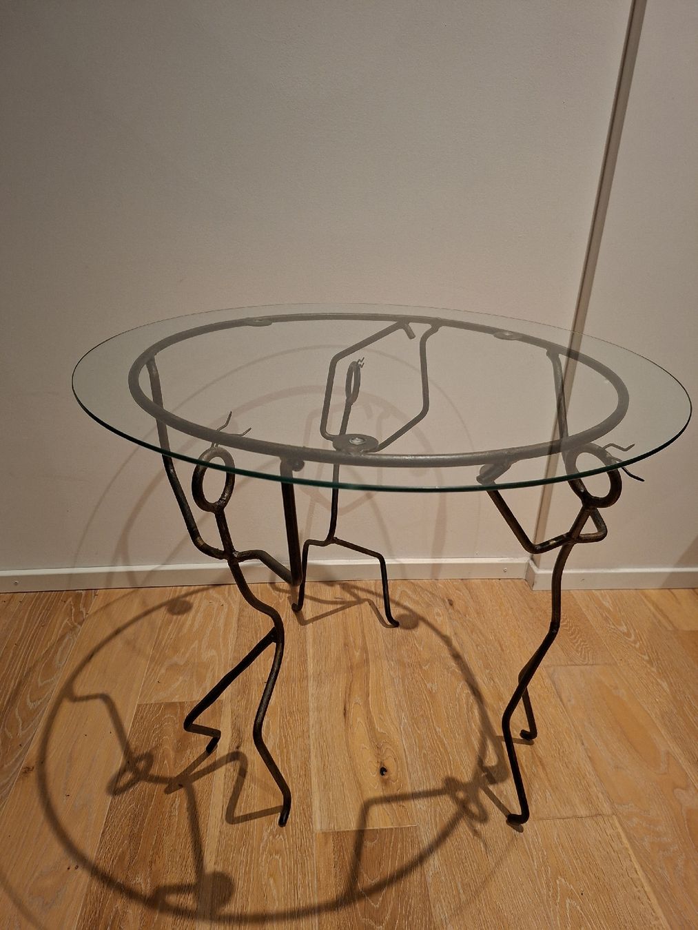 Tische: Design Beistelltisch "Dancing Figures Side Table" – Gebraucht aus Oftringen von Nore1990 4