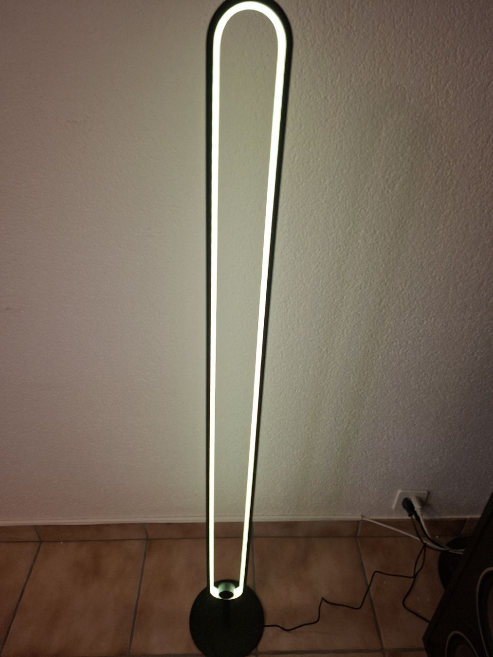 Lampade: Lampadaire LED design multicolore avec télécommande – Usato da Cressier NE venduto da SuperBalou