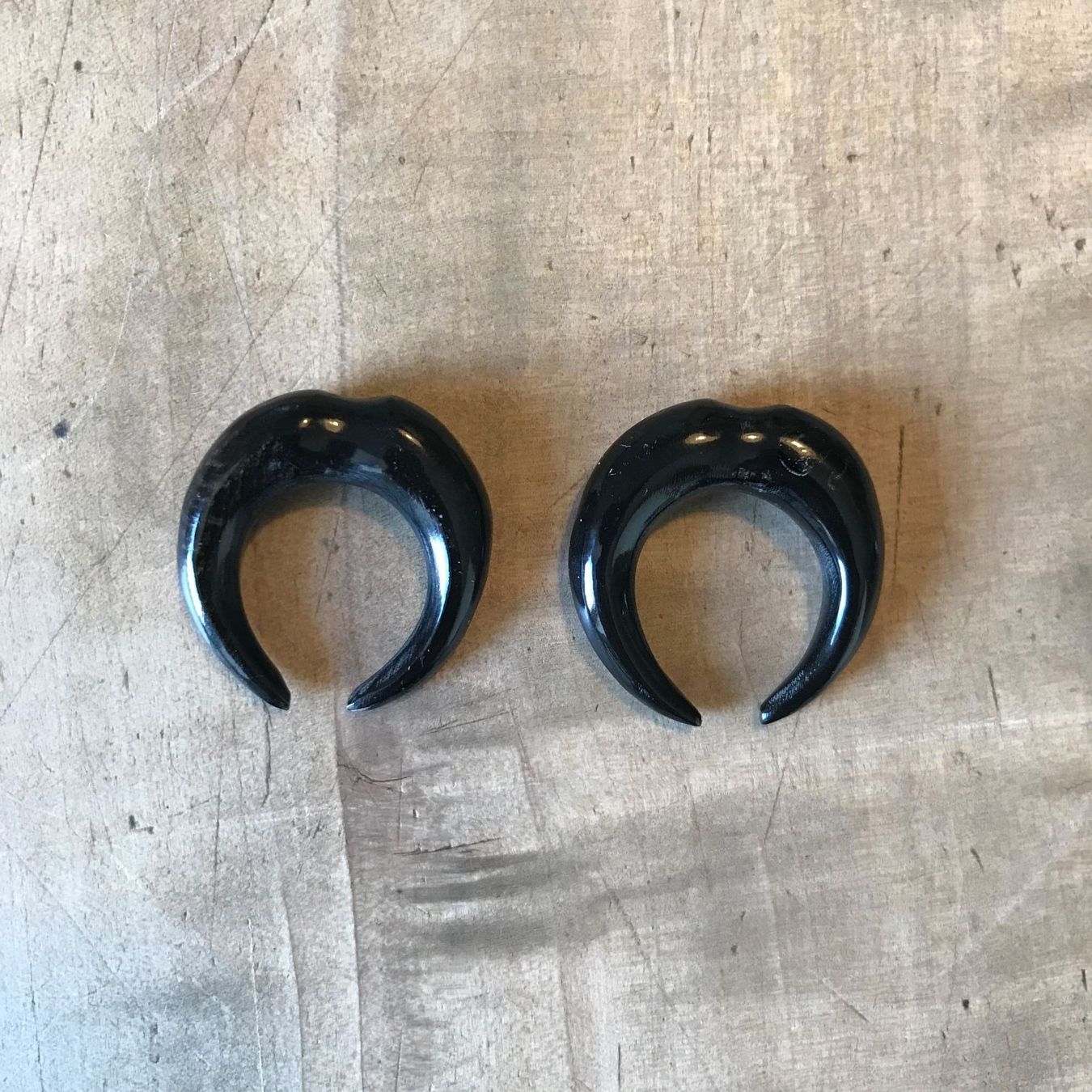Gioielli per piercing: Dehnsicheln schwarz/rot aus Horn, 7mm – Nuovo (secondo la descrizione) da Zürich venduto da Caro55 1