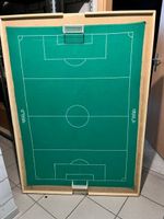 Subbuteo Spielfeld auf Holzplatte mit Umrandung