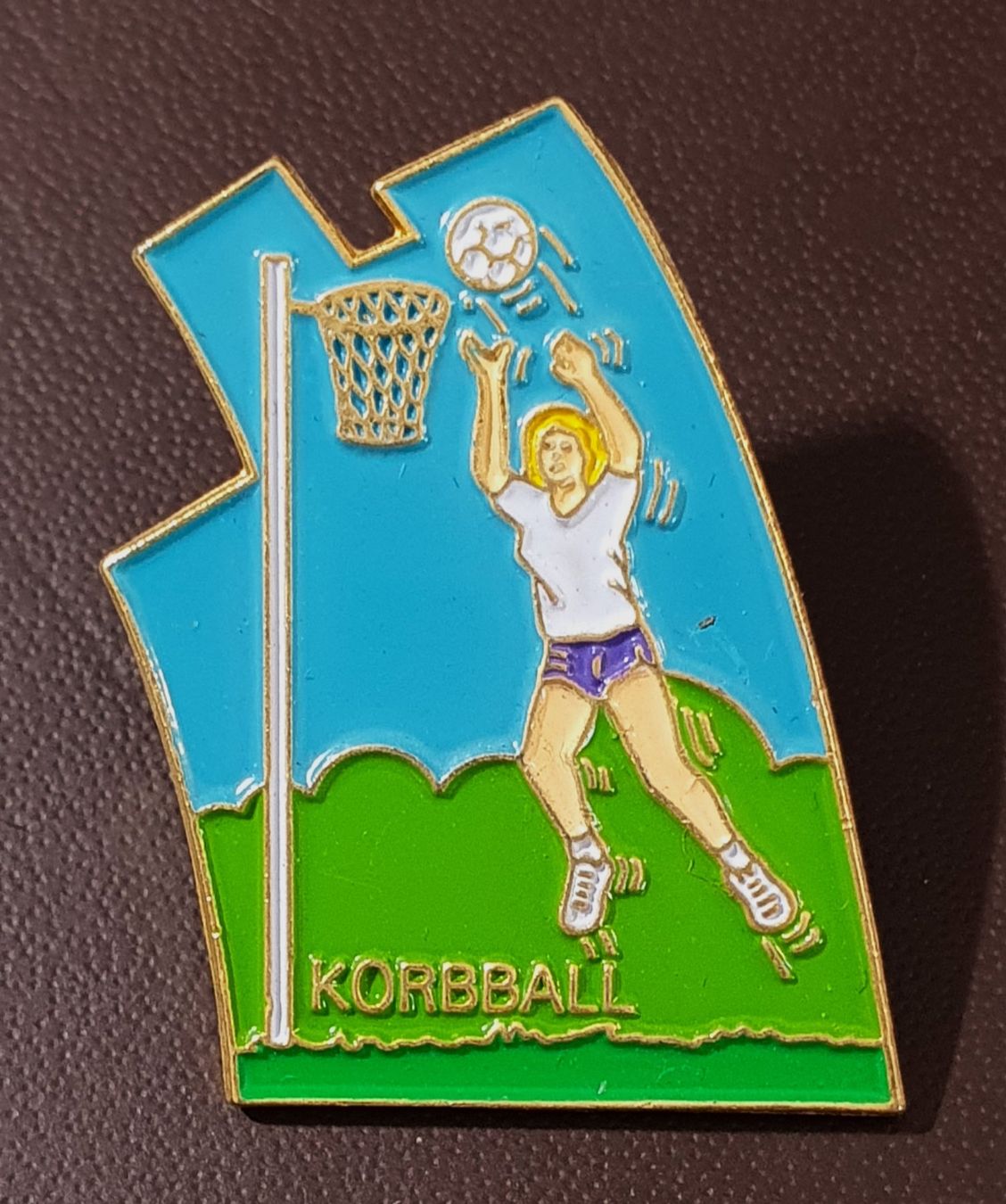 Placchette & Badge: R749 - Pin Frau Korbball – Usato da Reinach BL venduto da Boston-Verkauf